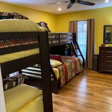 Stockyards!-1 Block Away ! Cowboy Cottage Sleeps 9 Fort Worth Kültér fotó